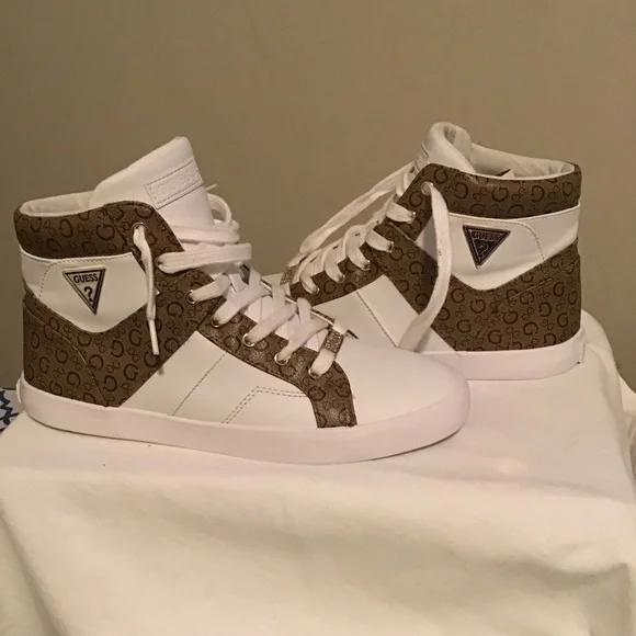 🔥GUESS, women’s size 9M, super clean, pre-owned, see photos - Picture 1 of 6